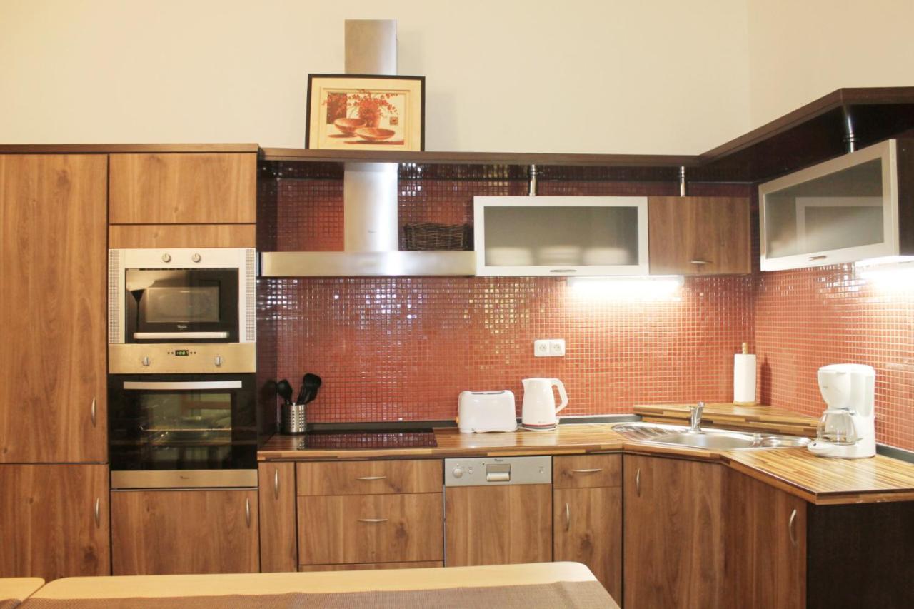 Modern Apartment Ve Smeckach 28 Prague Exterior photo