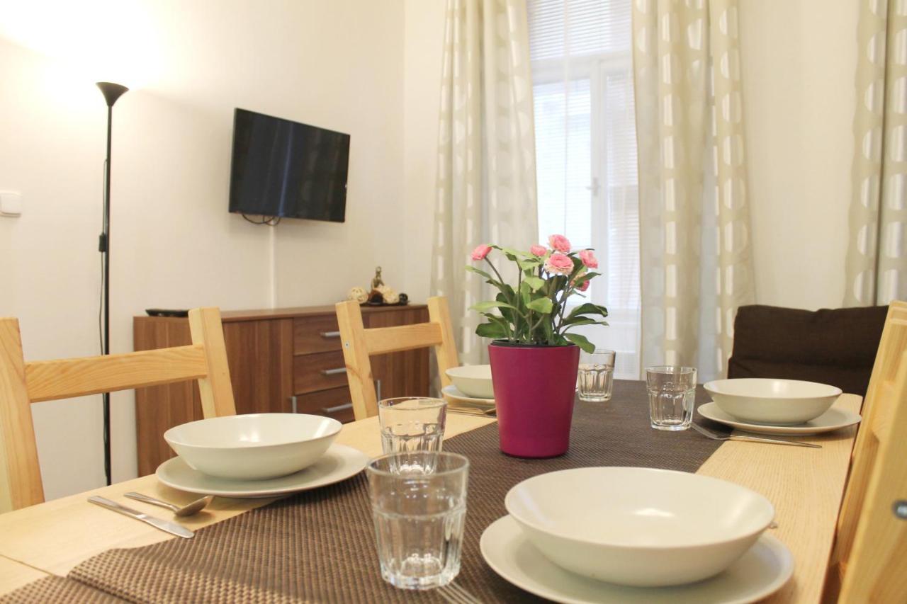 Modern Apartment Ve Smeckach 28 Prague Exterior photo